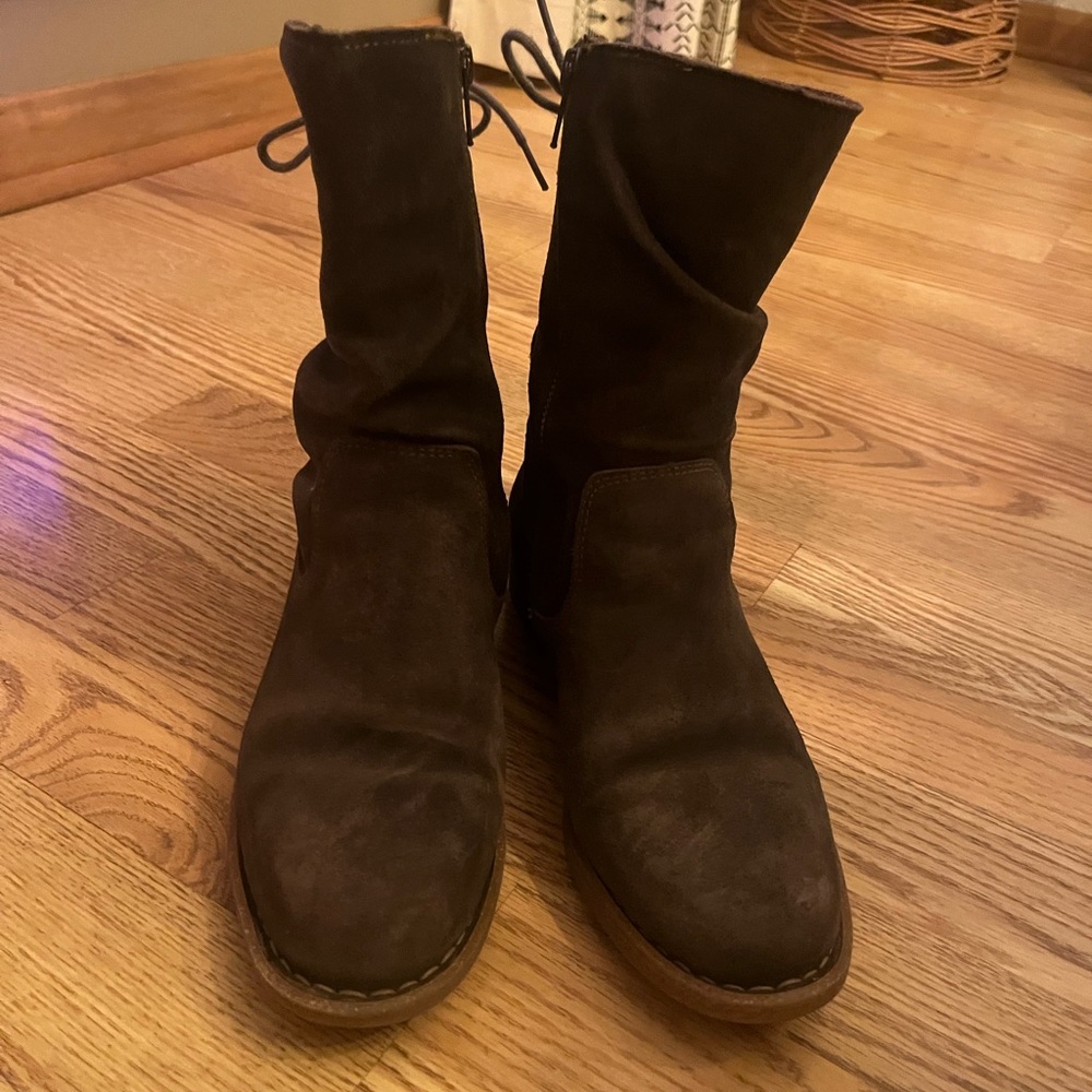 Born Shasta laced-up mid-calf Boots